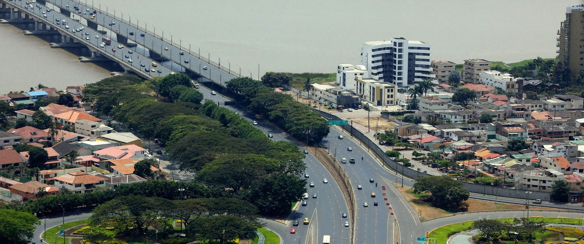 Intercambiador de Samborondón y puente sobre el río, Guayaquil